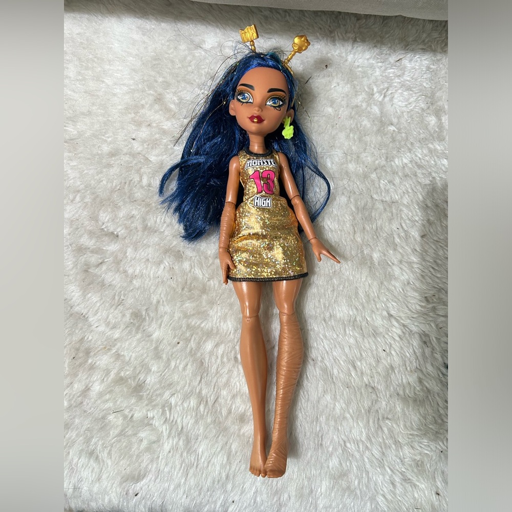 Monster high fashion doll ghoul spirit Cleo de Nile Mattel 2022 blue hair